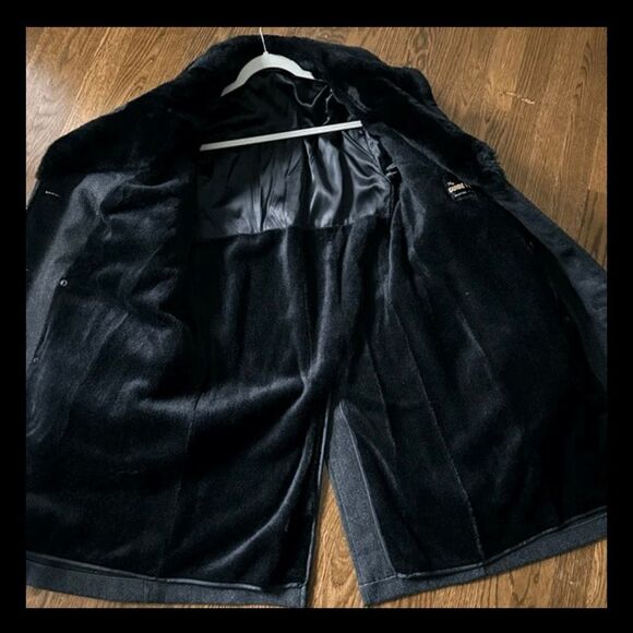 Men's Charcoal Double-Breasted Coat with Black Fur Collar - Picture 5 of 9